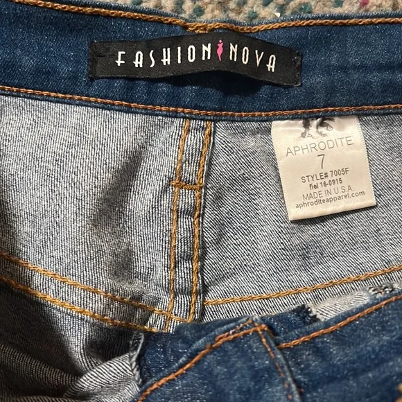 High Rise Fashionnova Aphrodite shorts - Picture 2 of 4